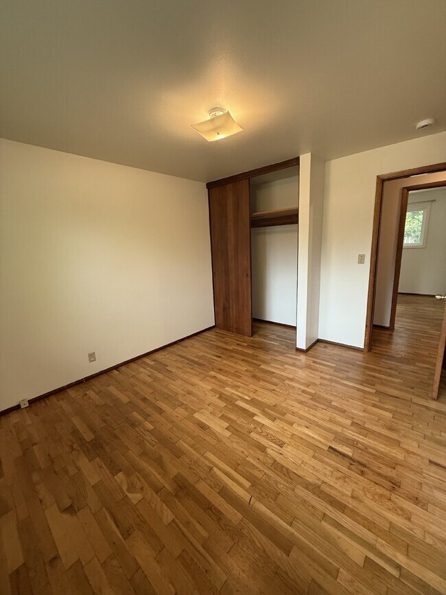 Building Photo - Single Family Home Available for Rent!