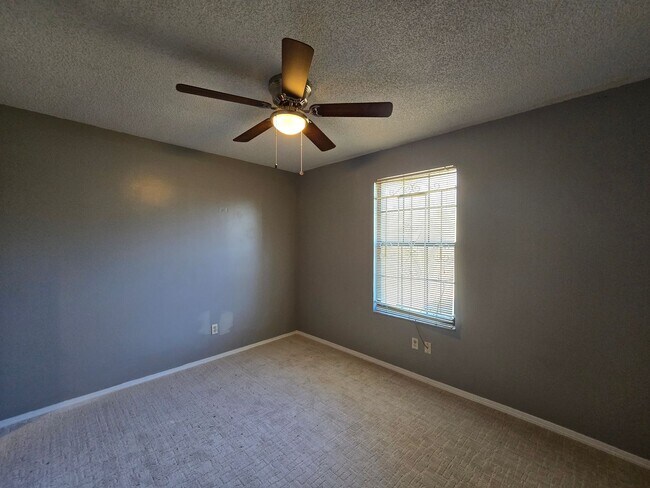 Building Photo - COMING SOON - 3 Bedrooms 2 1/2 Baths Northside