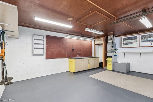 Building Photo - 686 Portage Lakes Drive