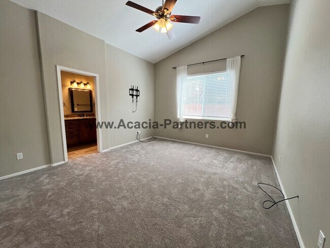 Building Photo - Three Bedroom home in Rancho Escondido