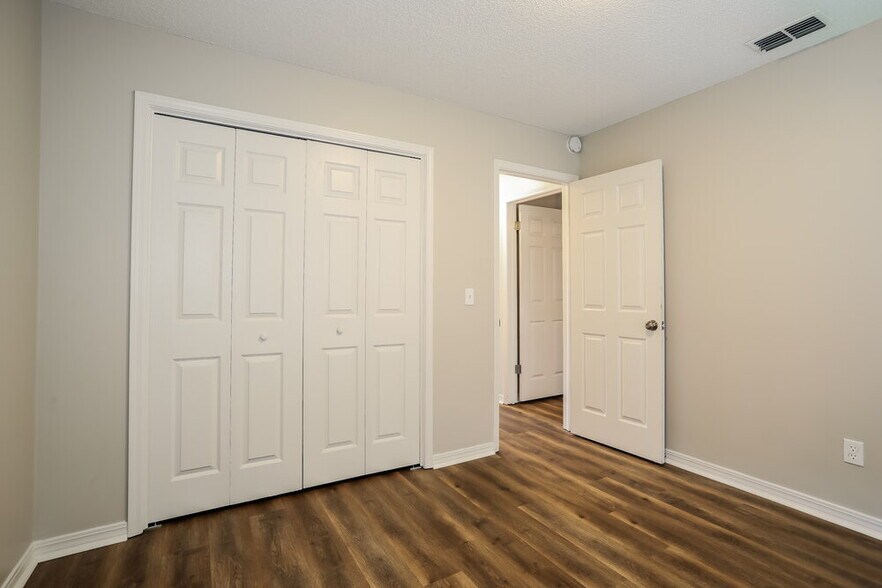 Building Photo - 927 Ridgewall Ct