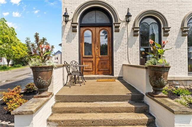 Building Photo - 42 Lake St