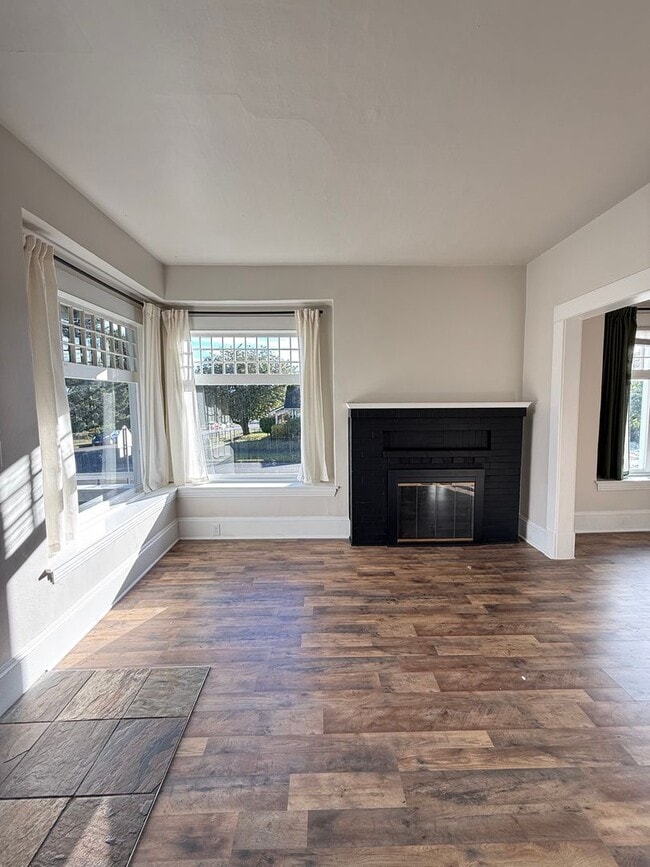 Building Photo - Now Available: Updated Everett 34-Bed, 1.5-Bath with Fenced Yard