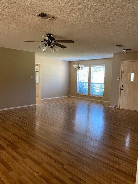 Building Photo - 5105 Woodgate Dr