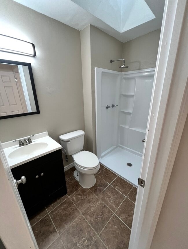 Building Photo - 1528 Jameson Dr