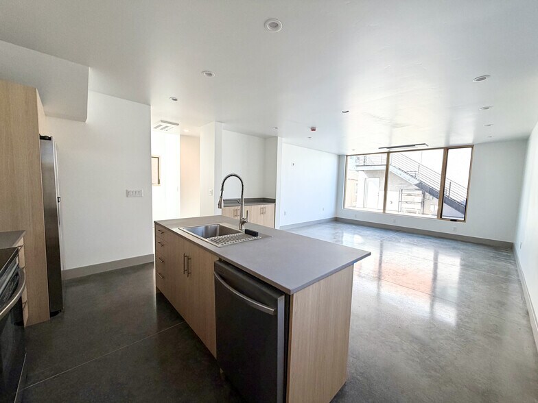 Kitchen/Living Room - 806 S Jefferson St