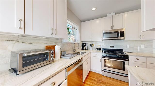 Building Photo - 1325 Dahlia St