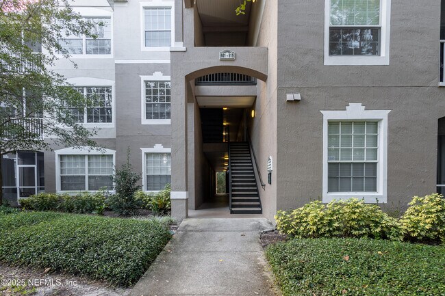 Building Photo - 10550 Baymeadows Rd