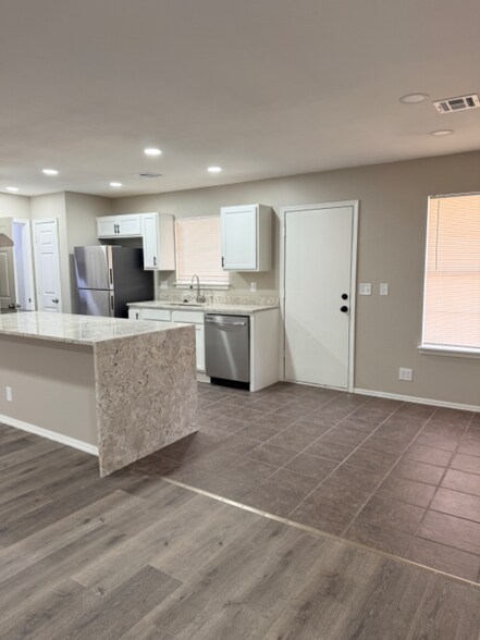 Building Photo - 6128 S Madison Pl