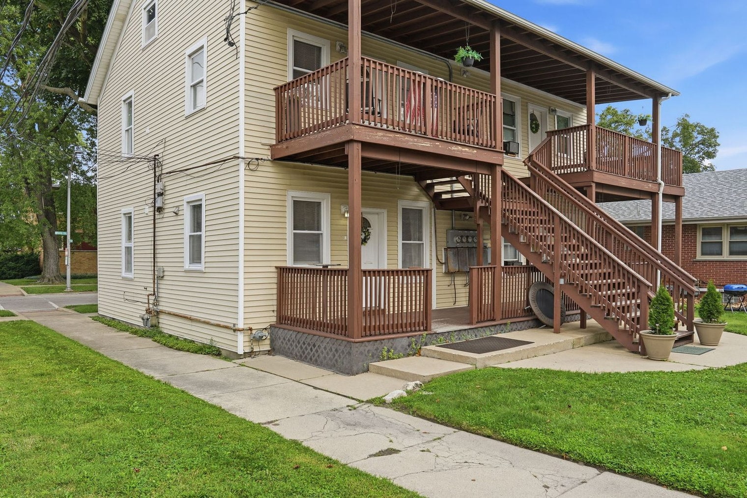 Building Photo - 839 Dunlop Ave