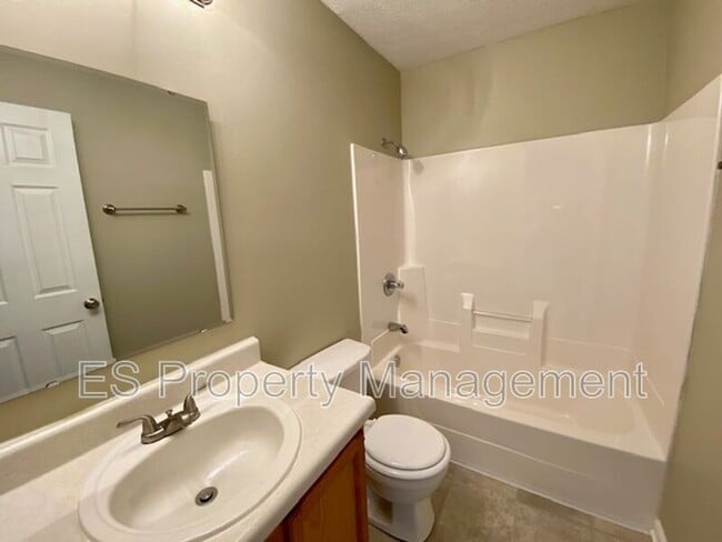 Building Photo - 3511 Lisa Cir