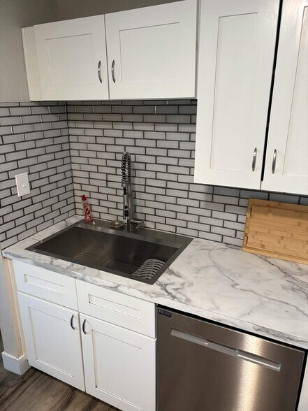 Building Photo - 110 S 800 E