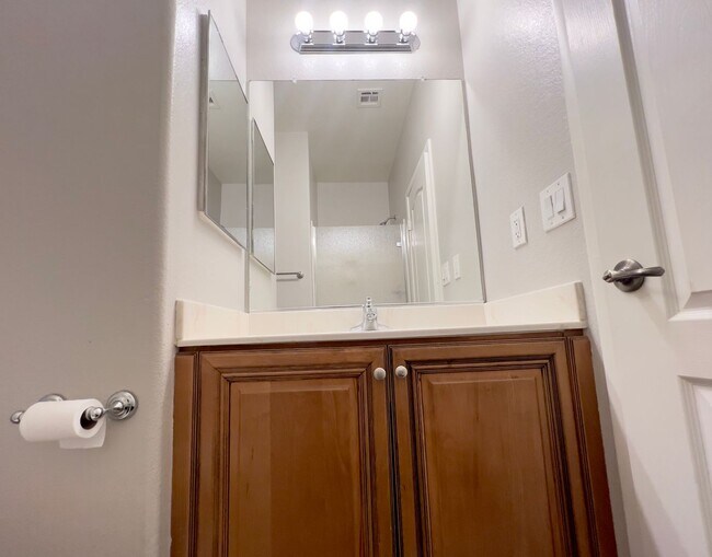 Building Photo - 4 bedroom, 3 bathroom home located in Southwest, NV!