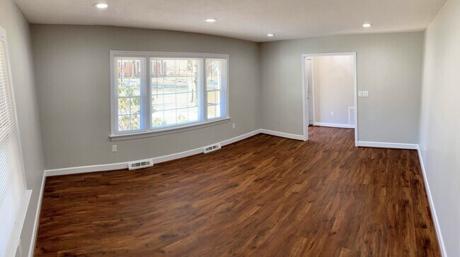 Building Photo - 308 College Park Dr