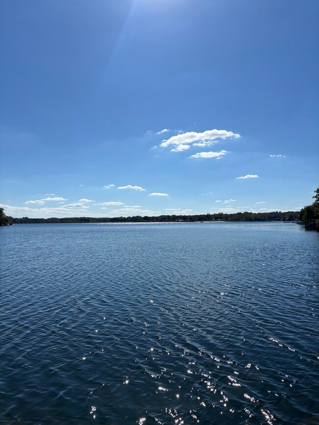 Building Photo - 1015 Katta Trce