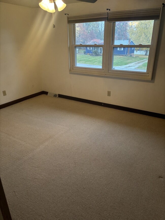 Building Photo - 2960 Thackeray Ave NW