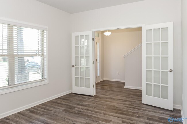 Building Photo - 227 Balota St