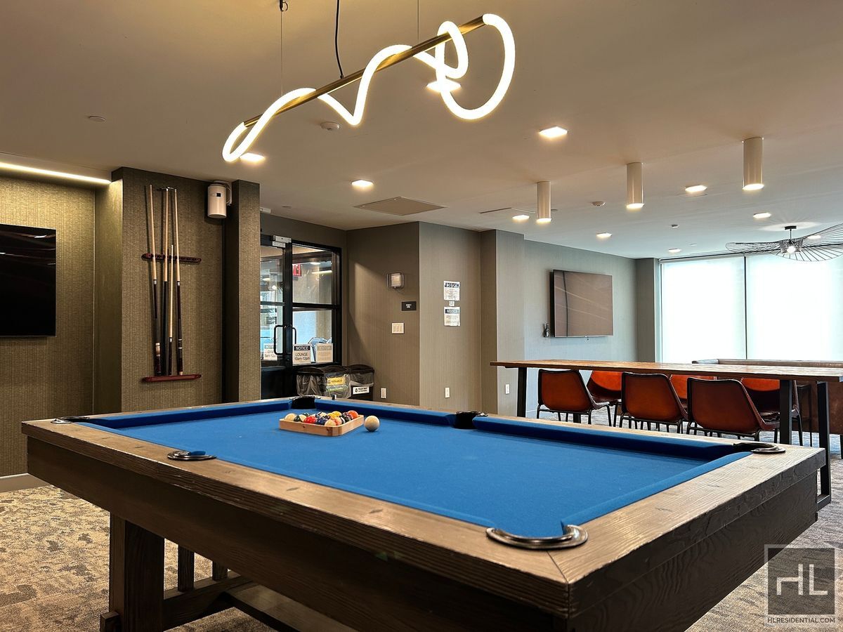 Building Photo - Northern Blvd | Flushing | Penthouse, 1BR/1BA w/Private Balcony, W/D & NO Broker's Fees!