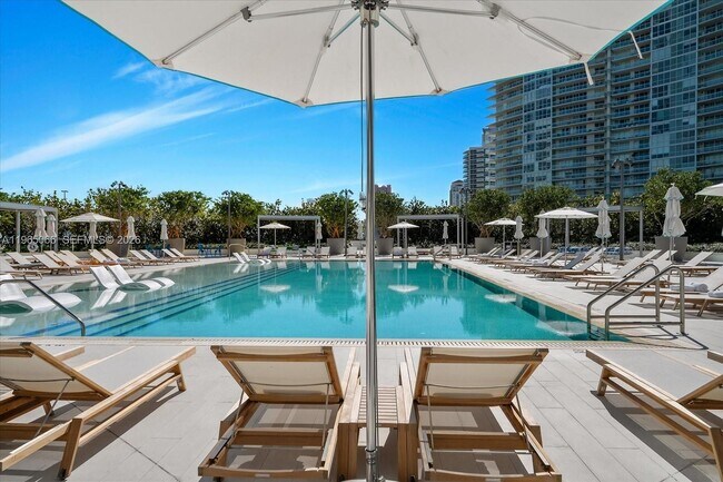 Building Photo - 501 West Ave