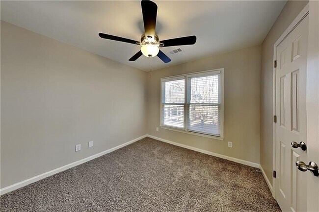 Building Photo - 149 Crestview Dr