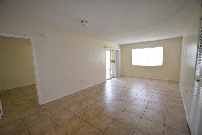 Building Photo - 3421 Winkler Ave