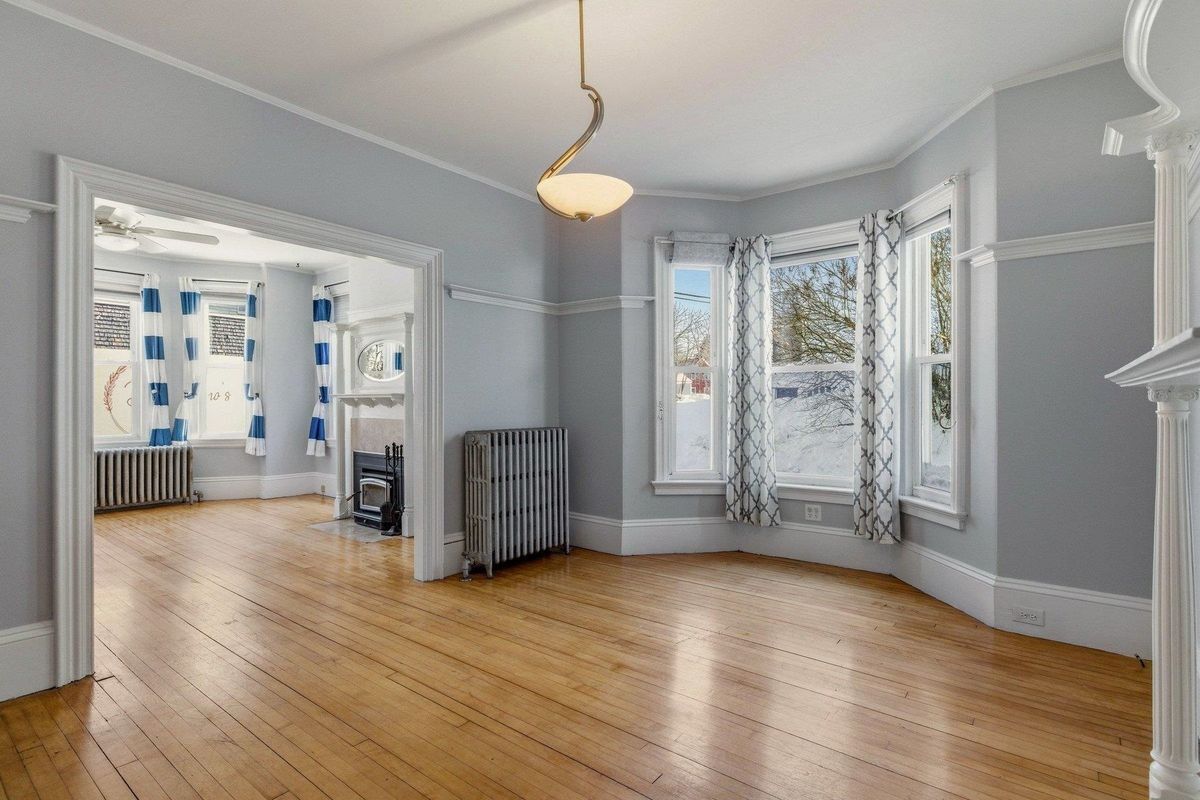 Building Photo - 514 Middle, 1