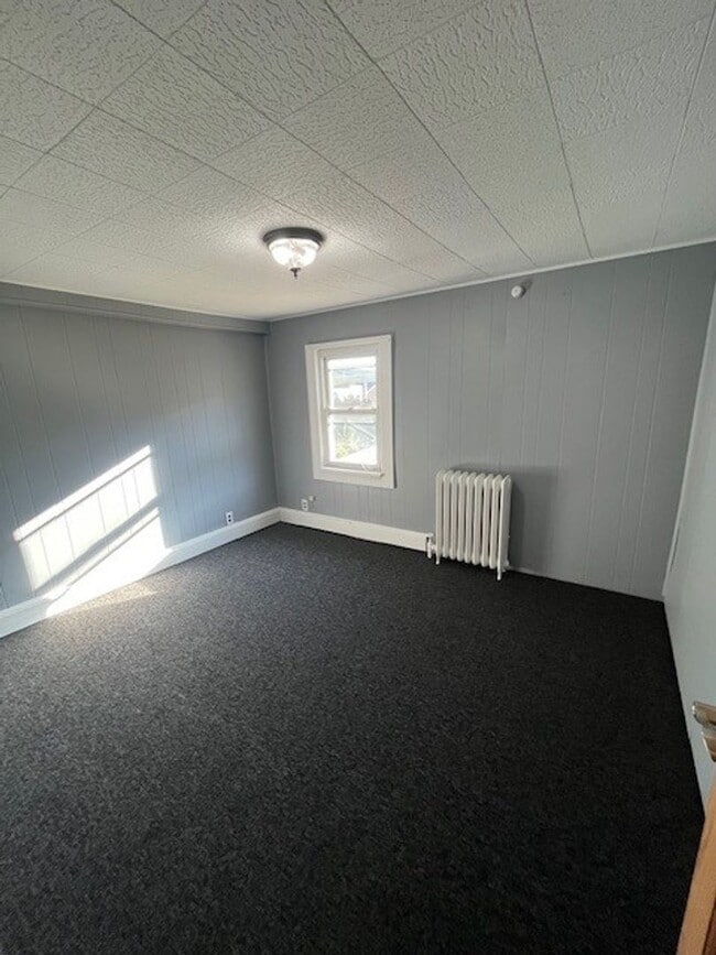 Building Photo - 3 bedroom 1 bathroom