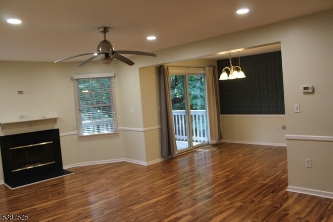Building Photo - 75 Quartz Ln