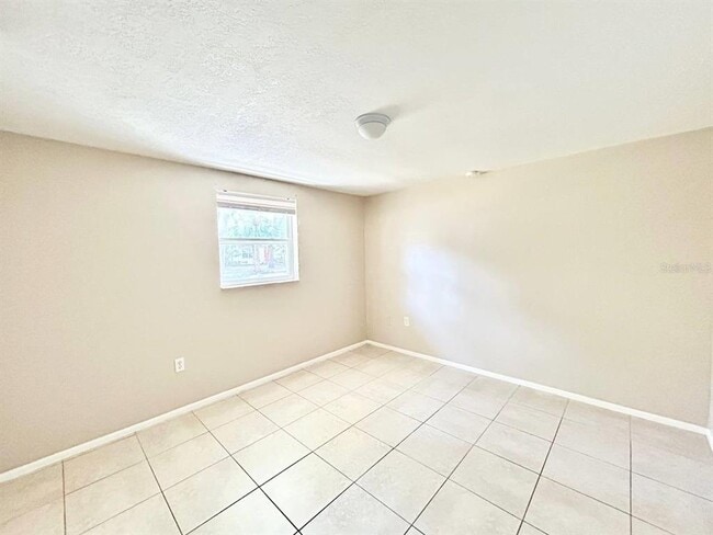 Building Photo - 5805 Delaware Ave