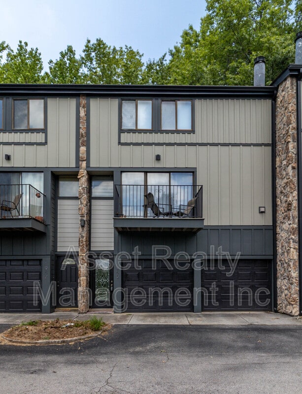 Building Photo - 1960 Cherokee Bluff Dr