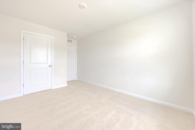 Building Photo - 110 Charing Cross Dr