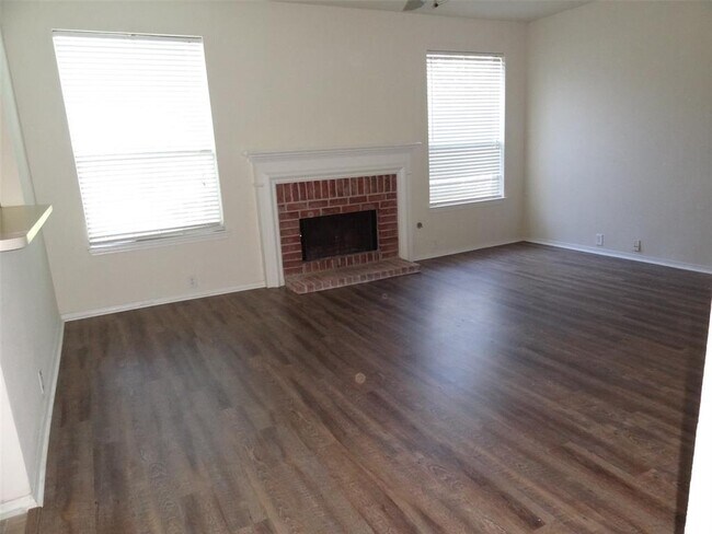 Building Photo - 323 Thorpe Springs Dr