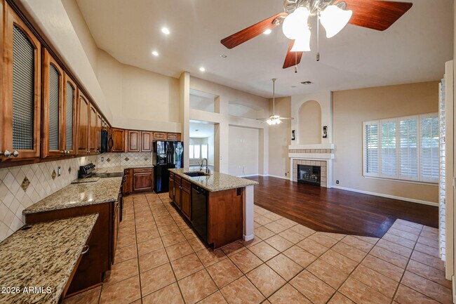 Building Photo - 5930 W Louise Dr