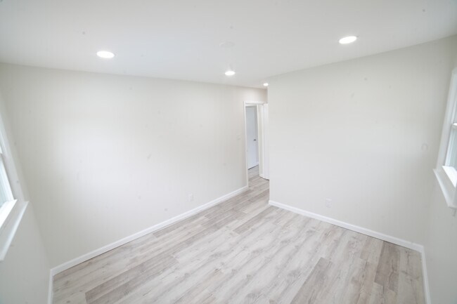 Building Photo - 41 Herbert Ave