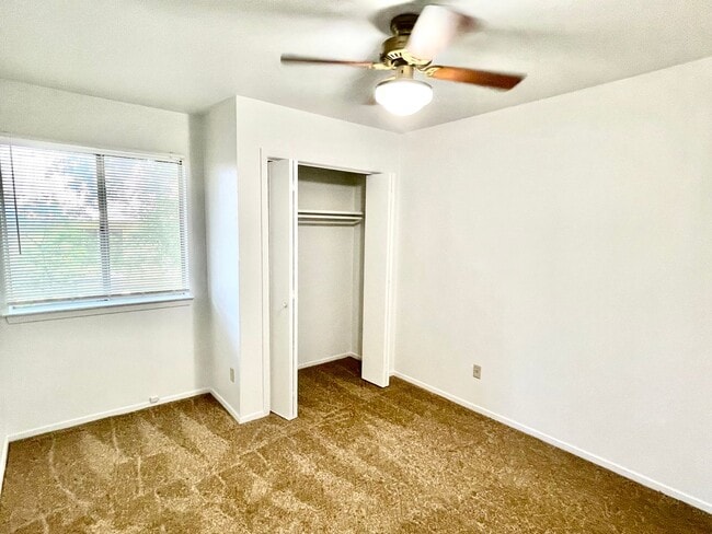 Building Photo - Cute Two Bedroom Duplex in Great Location!