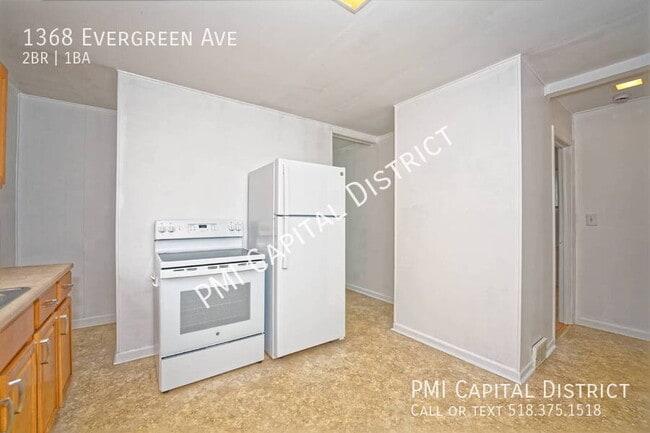 Building Photo - 1368 Evergreen Ave