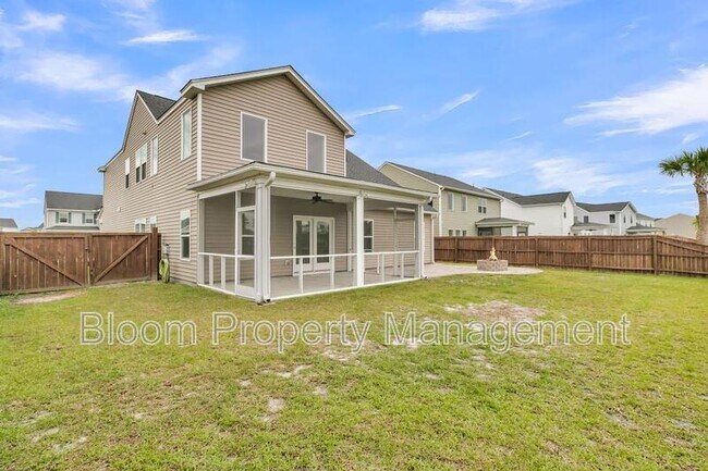 Building Photo - 450 Carrara Dr