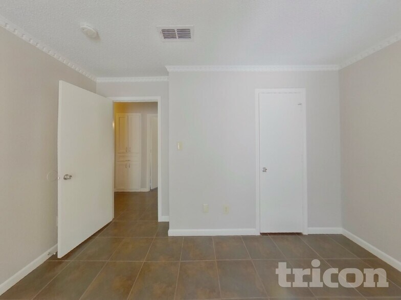 Building Photo - 4208 Middlebrook Dr