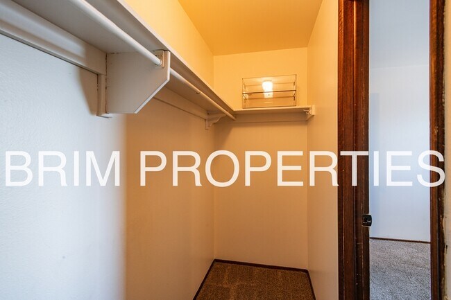 Building Photo - 278 100 E