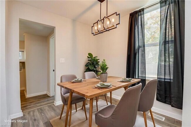 Building Photo - 1914 King St