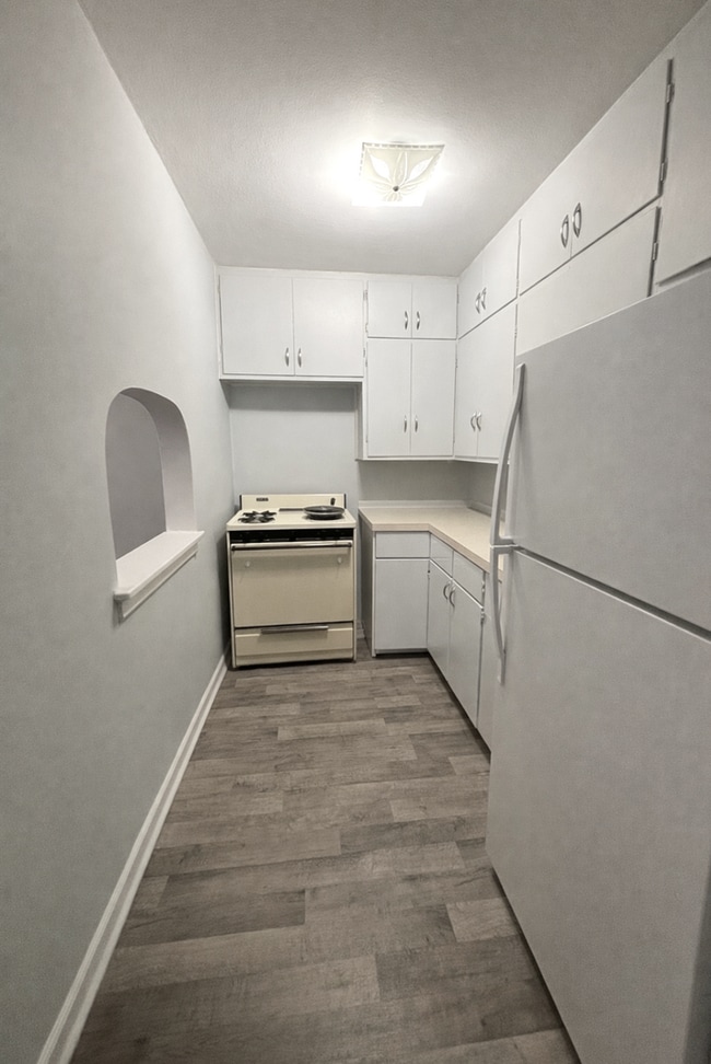 Building Photo - 502 Main St