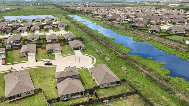 Building Photo - 403 Rain Water Ln