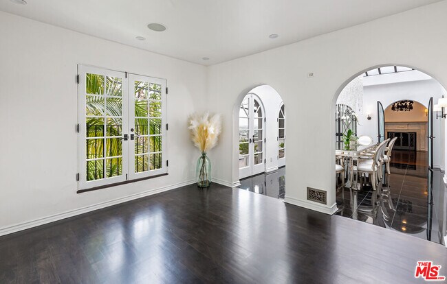 Building Photo - 1467 Kings Rd