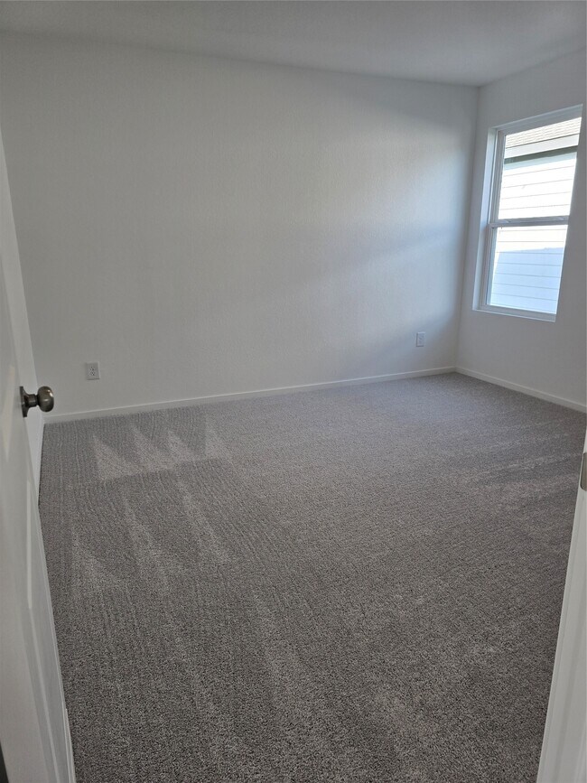 Building Photo - 25446 Carnation Ct