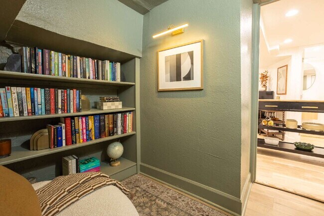 Building Photo - 300 N Inca St