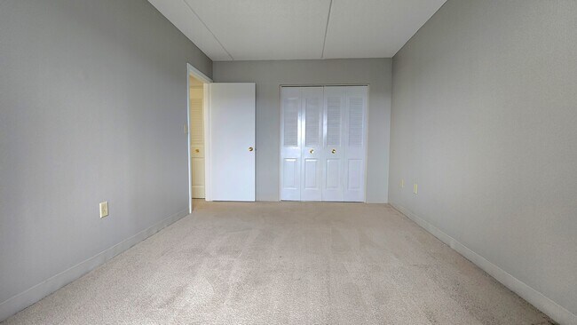 Building Photo - 65 North Point Dr