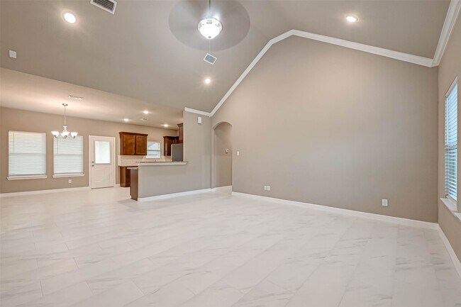 Primary Photo - 421 N Amherst Dr