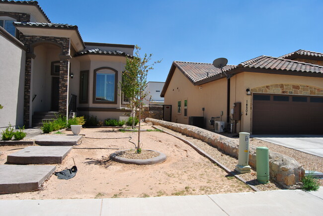 Building Photo - 14508 Ciambriello Ave