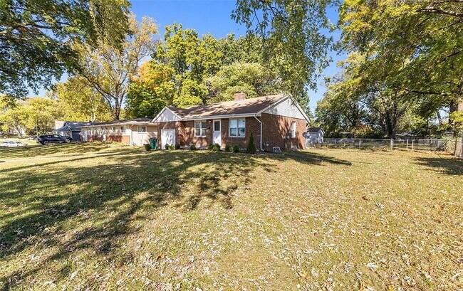 Building Photo - Spacious 3-Bedroom Rental in St. Louis! (Section 8 Welcome)