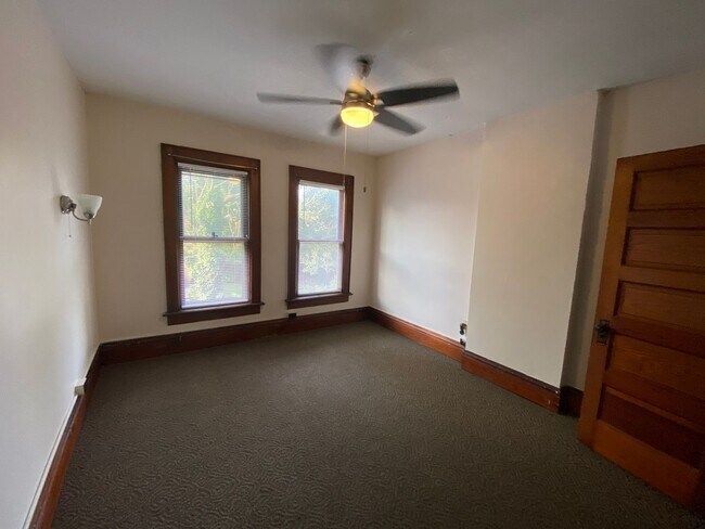 Building Photo - 56 E Oakland Ave